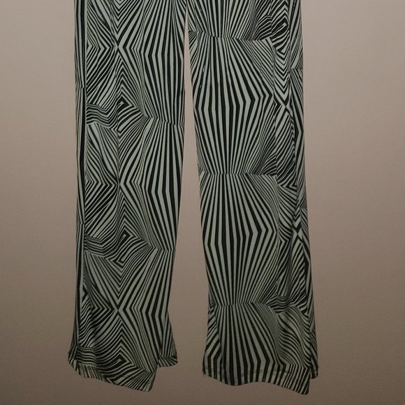 Studio F women's Size Medium Pants Jumper, Straps around the neck - Pre-Owned - Picture 3 of 5